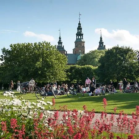 Elegant Scandinavian For 8 Guests Kodaň