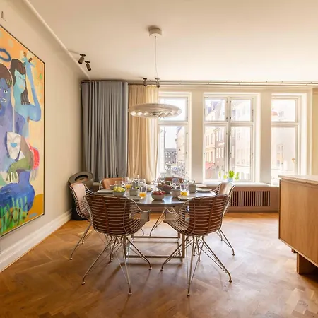 Elegant Scandinavian For 8 Guests